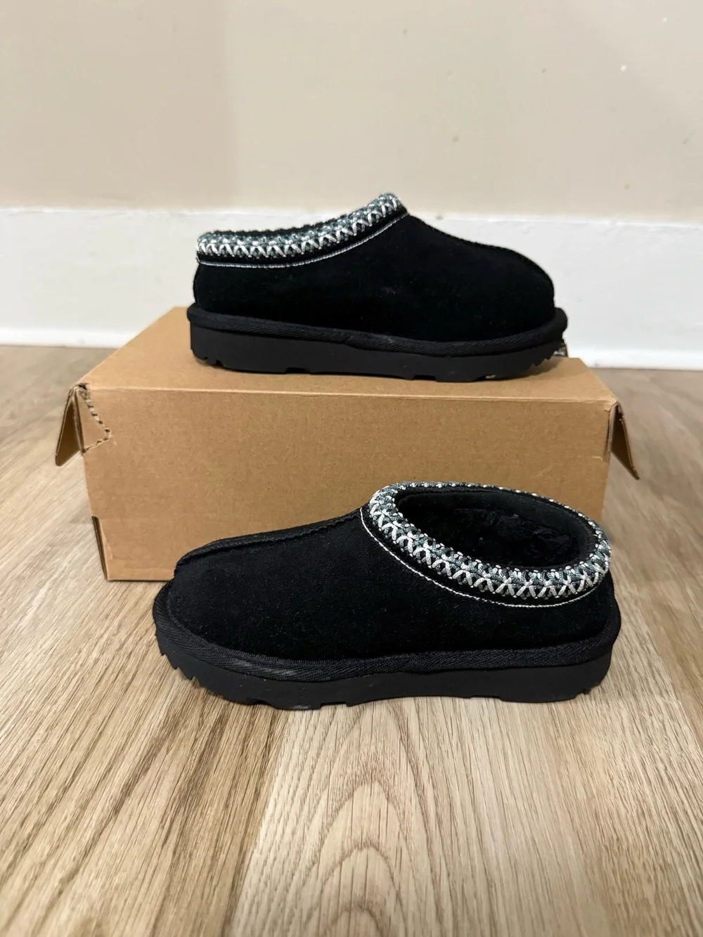 UGG Tasman II Toddlers Black Slippers Suede Upper Size 9